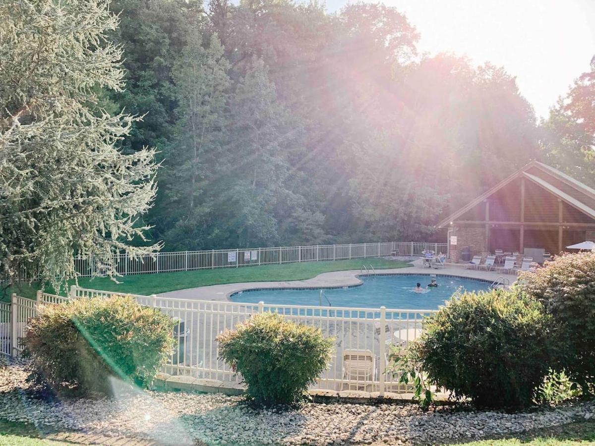 Splash Of Moonshine -Heated Indoor Pool, Hot Tub, Arcade Game Room Пиджен-Фордж Экстерьер фото